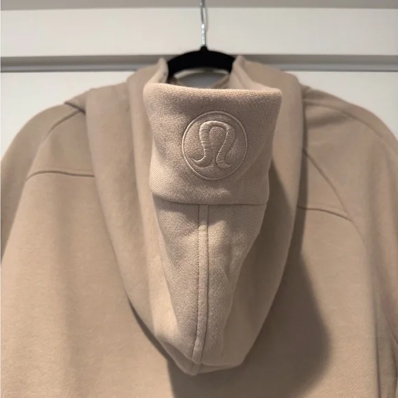 Auth.✅ Women’s Lululemon Full Zip Scuba in “Mojave Tan” Size XL/XXL🤍 - Picture 9 of 11
